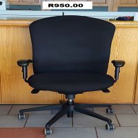 CH20 - Chair black swivel R950.00